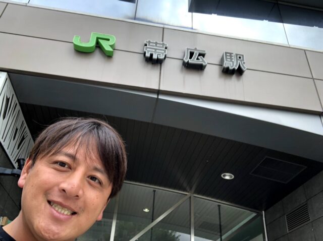 帯広駅で記念撮影