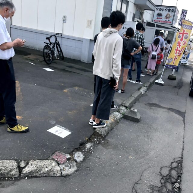 マルトマ食堂の行列