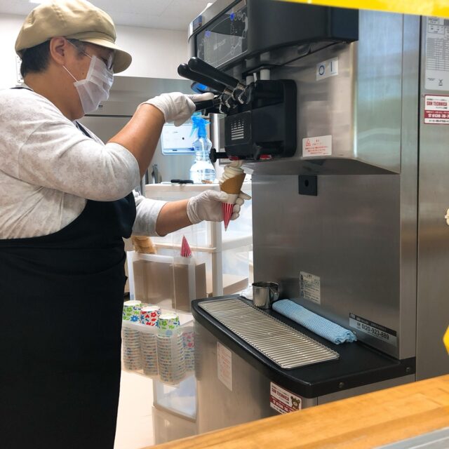 ソフトクリーム作り