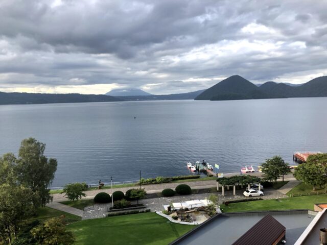 洞爺湖の湖畔風景