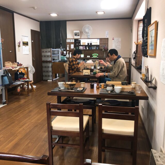 蕎麦屋の店内