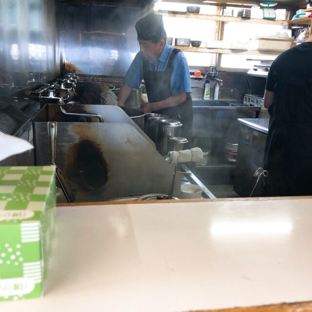 ラーメン屋の厨房