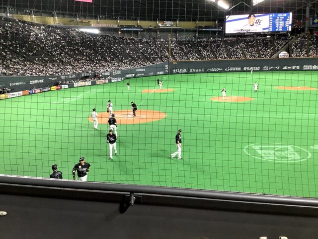 札幌ドームの試合風景2