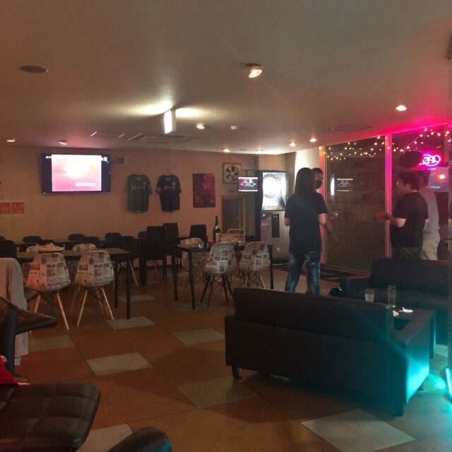ダーツバー店内