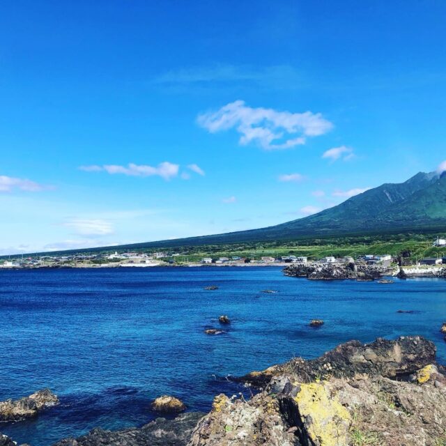 利尻島の海と山