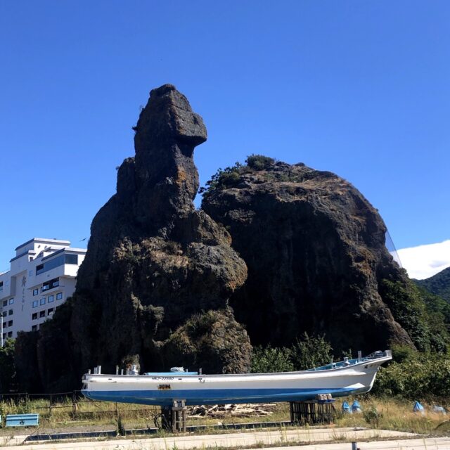 ゴジラ岩全景