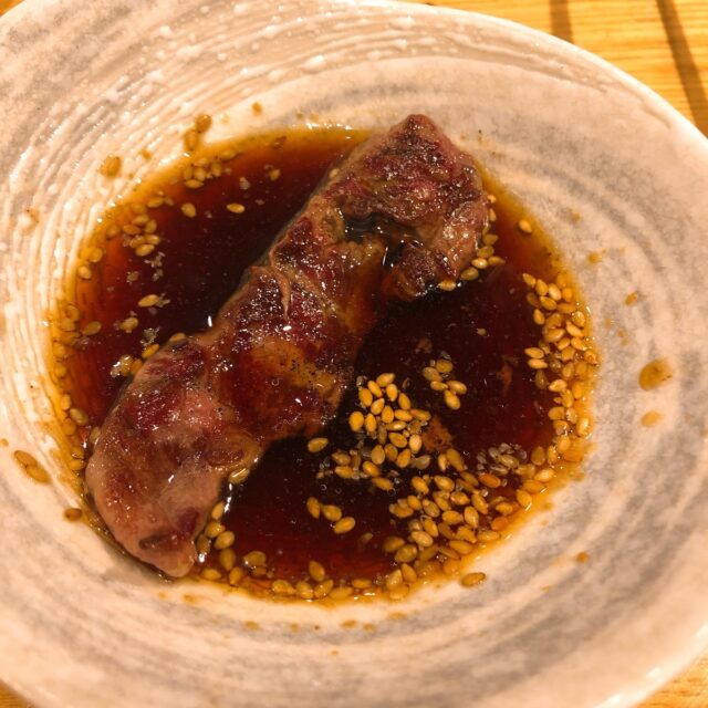 だるま タレに浸けた肉