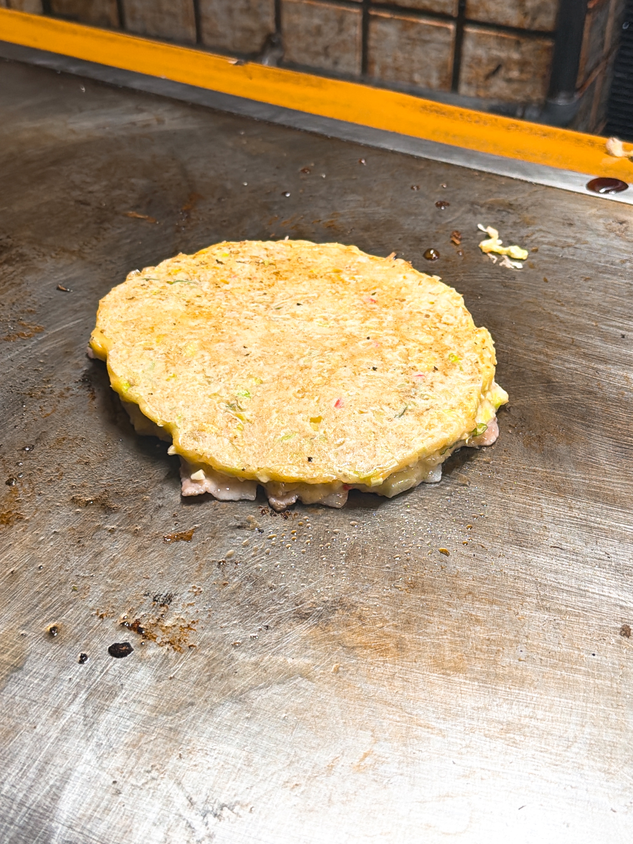 お好み焼きじ お好み焼き 焼いている途中