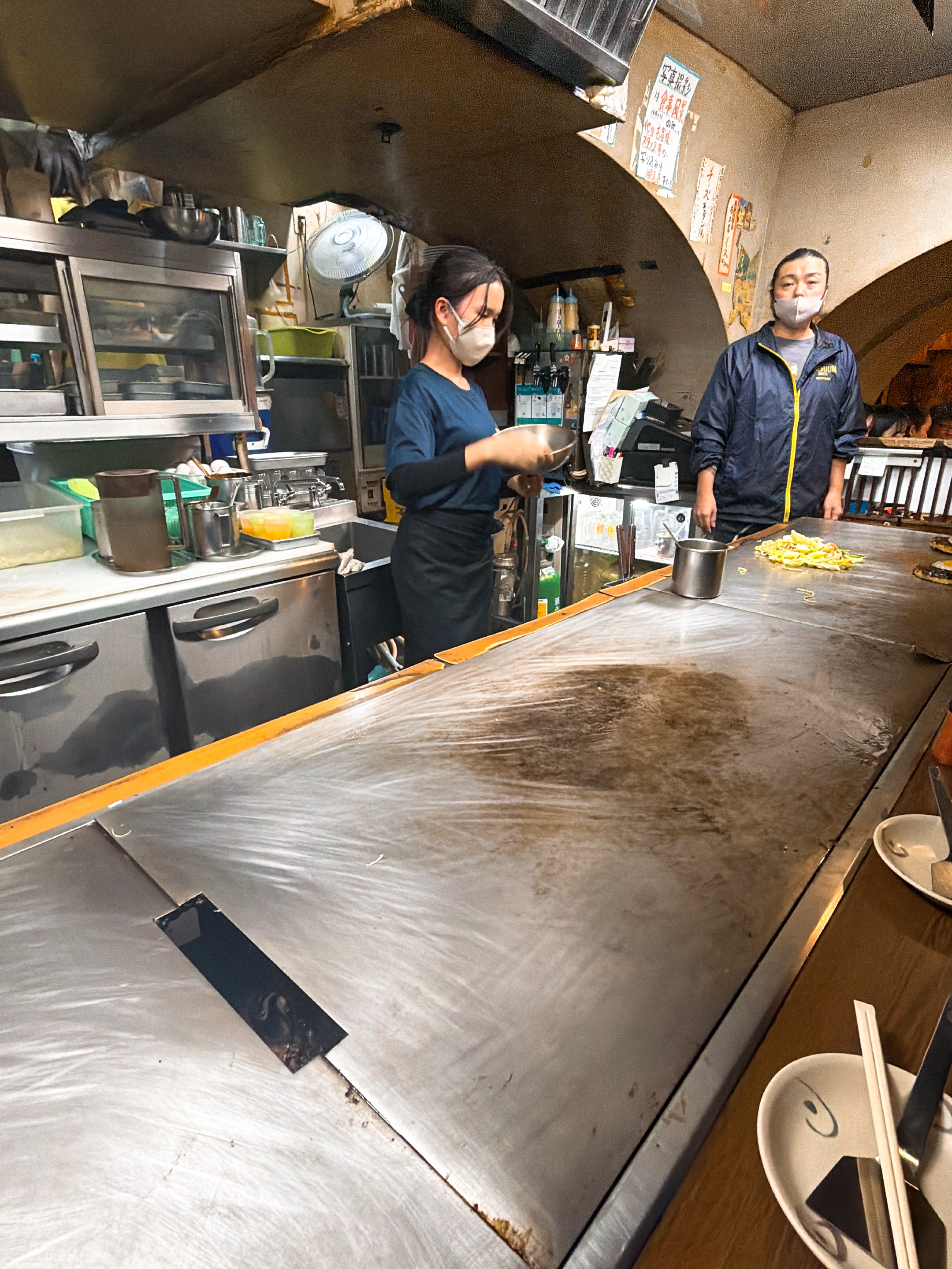 お好み焼きじ 店内カウンター 調理風景