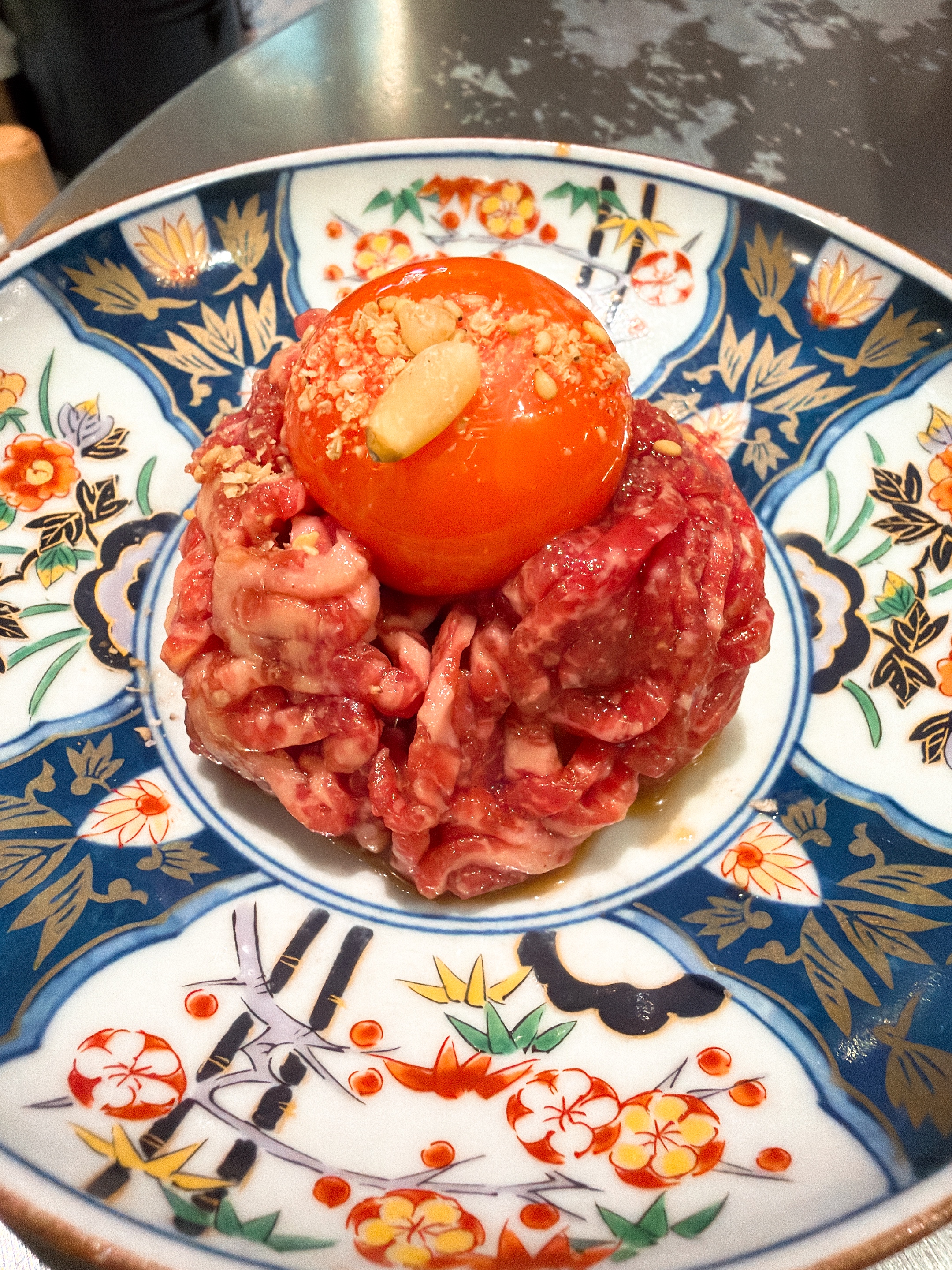 肉どうし 裏難波店 和牛ユッケ 卵黄のせ