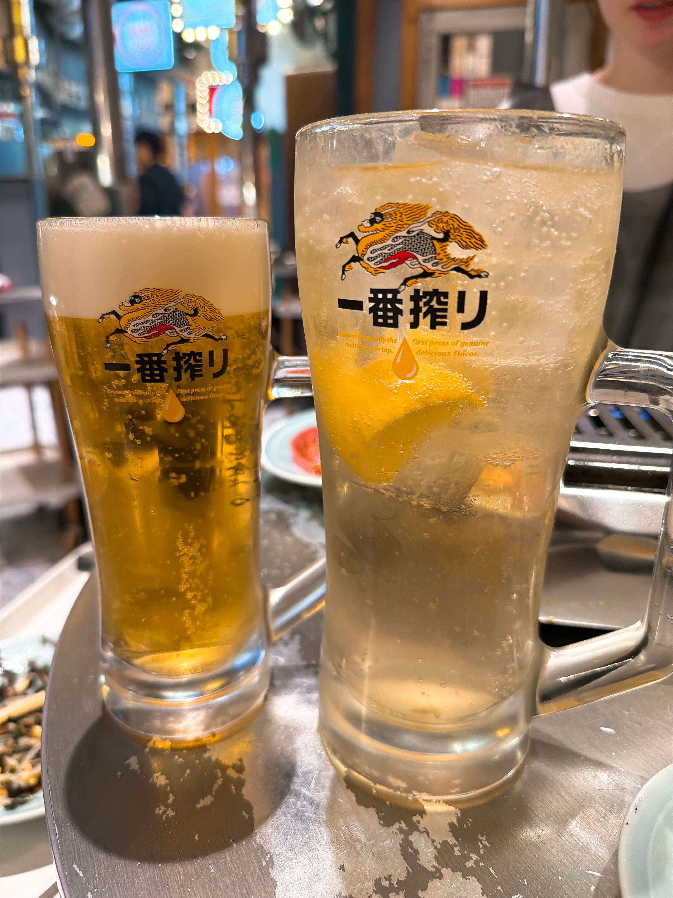 肉どうし 裏難波店 ビールとレモンサワー