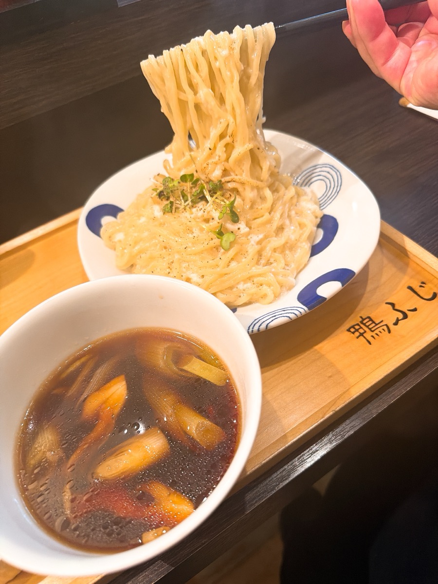 鴨ふじ とろろ鴨つけ麺 麺リフト とろろが絡む自家製麺