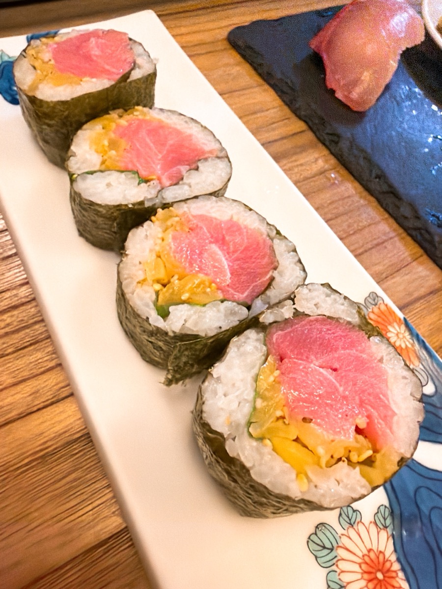 どでか寿司 トロタク巻き4切れ